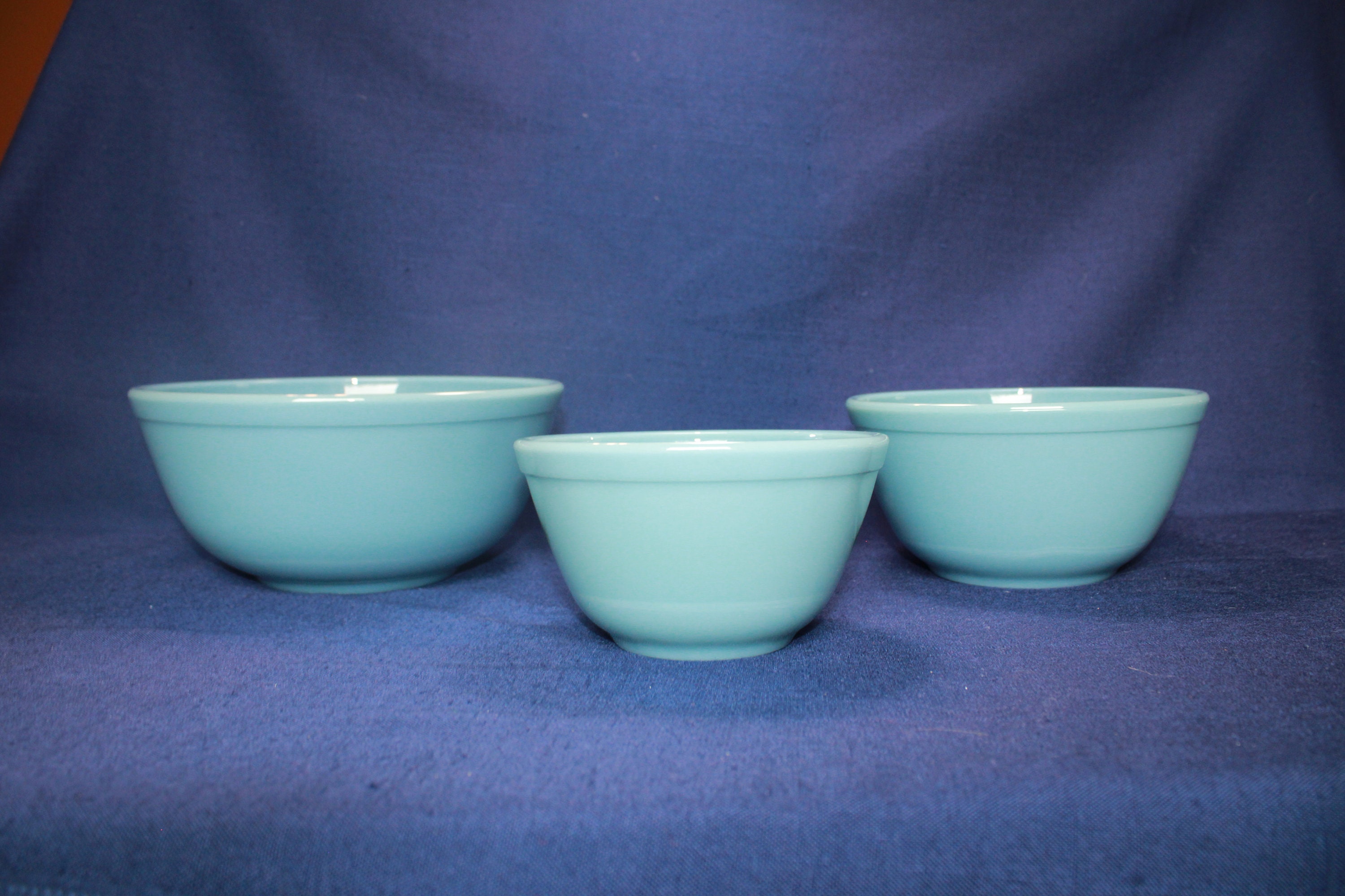 UNBRANDED set of three nesting glass prep bowls with lids pastel colors