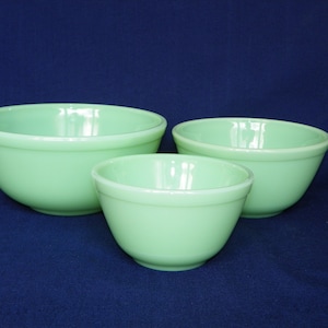 Mosser Glass Jadeite Green Vintage Mixing Bowl Set