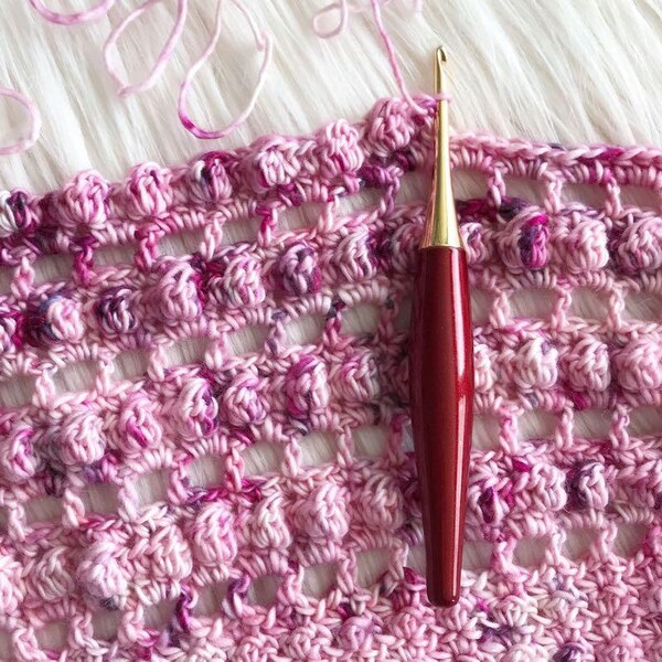 Furls Red + Rose Gold Crochet Hook - Stunning