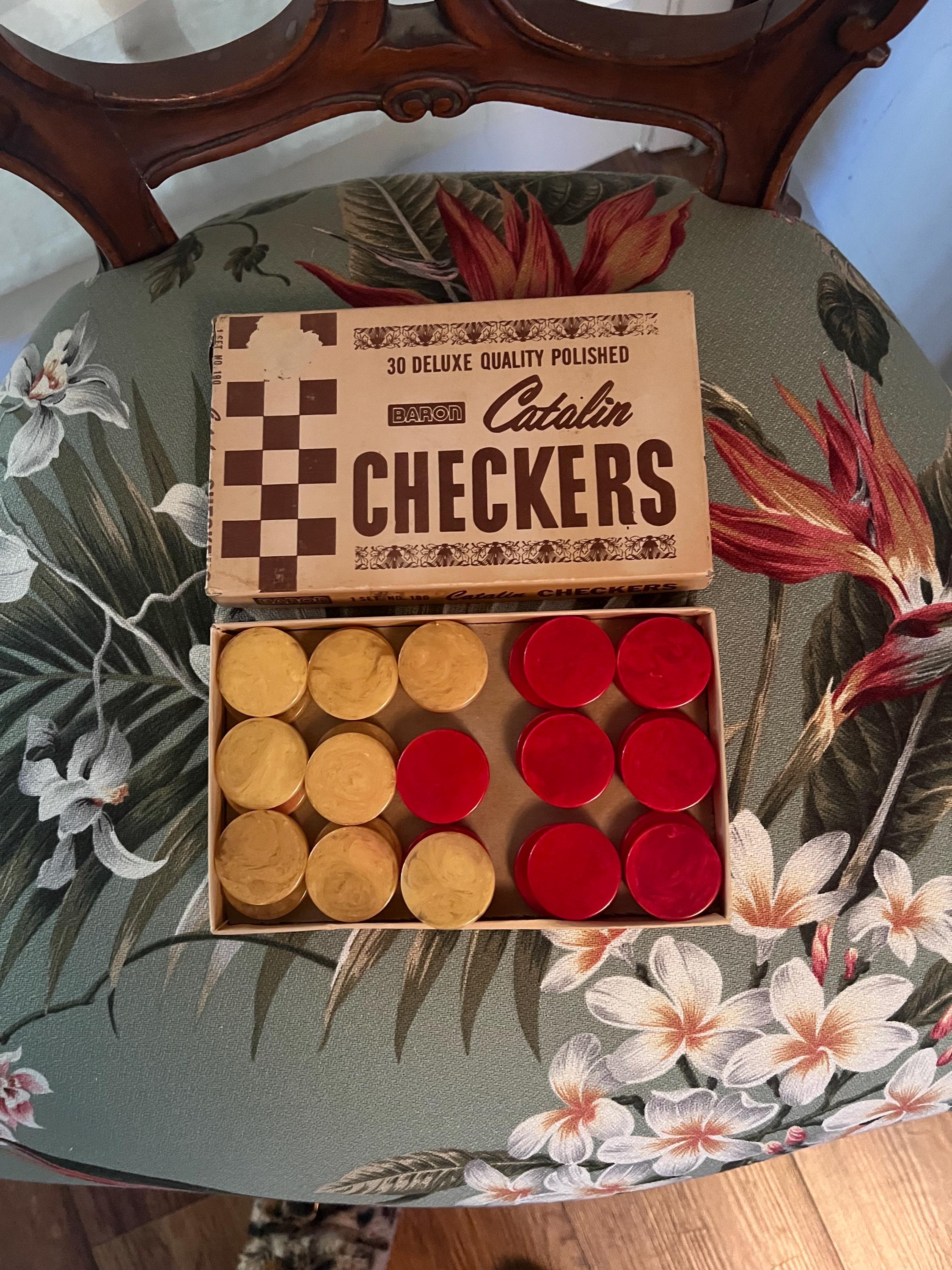 VINTAGE GAME-WOODEN BOX BACKGAMMON CHESS With a FULL SET 30 Bakelite PIECES