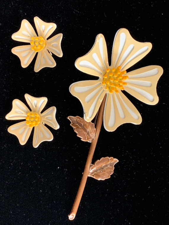 Vintage Enamel Yellow Flower Brooch Pin and Clip … - image 1