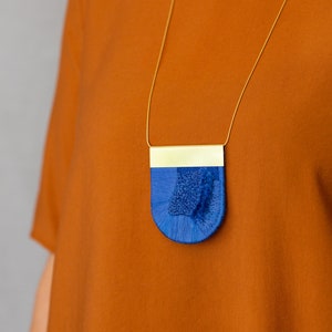 LUXE necklace in Cobalt Blue