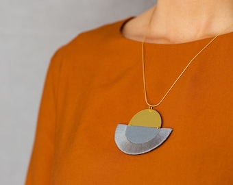 LUNA semi-circle necklace in Grey