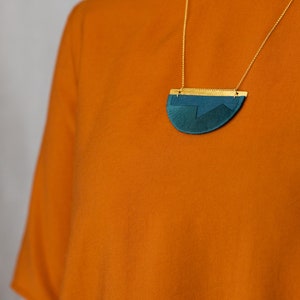 FOLKE necklace in Indigo image 3