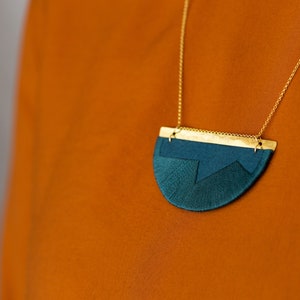 FOLKE necklace in Indigo image 4