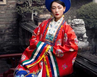 Rotes Nhat Binh Ao Dai: 4-teiliges, traditionelles trandiantisches Hochzeitskleid