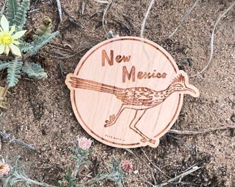 Roadrunner Nuevo México - Etiqueta engomada de madera del pájaro estatal. Calcomanía ecológica para portátiles.
