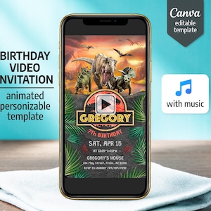 Pode incluir: Um smartphone exibe um convite em vídeo de aniversário com tema de dinossauro. O convite apresenta um T-Rex e outros dinossauros, com o nome "Gregory" e detalhes do evento. O texto inclui "Convite em vídeo de aniversário" e "modelo personalizável".