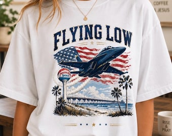 T-Shirt mit Blue Angels-Motiv im Tiefflug, Vintage-Grafik eines Jets aus Pensacola Beach, Flugshow