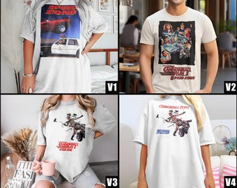 Puede incluir: Cuatro camisetas blancas con diferentes diseños que presentan la franquicia de películas Cannonball Run. Los diseños incluyen un coche deportivo rojo, un coche de policía, un grupo de personas y una motocicleta.