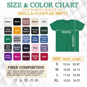 Puede incluir: Una tabla de tallas y colores para camisetas juveniles de manga corta Bella+Canvas 3001Y. Muestra una cuadr&iacute;cula de 25 muestras de color, un gr&aacute;fico de camiseta verde con flechas de ancho y largo, y una tabla de tallas de la S a la XL en cm.