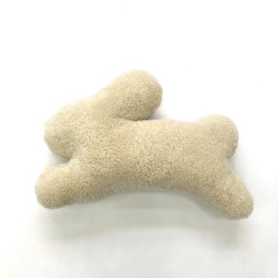 Almohada de piel de oveja con forma de conejito: suave cojín de