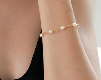 Dainty Handmade Pearls Drop Bracelet, Gold Pearl Bracelet, Natural Multiple Pearls Bracelet, Minimalist Bracelet, Wedding Pearl Jewelry Gift