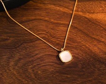 Mother of Pearl Bezel Necklace, Square Pearl Pendent Necklace, Mother's Necklace, Bridal Jewelry, Gold Wedding Jewelry, Bride Necklace Gift
