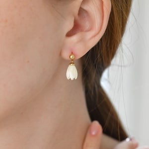 Orecchini a tulipano con perle d'acqua dolce, orecchini pendenti a forma di fiore, orecchini a nicchia dorati, regalo di gioielli per donna