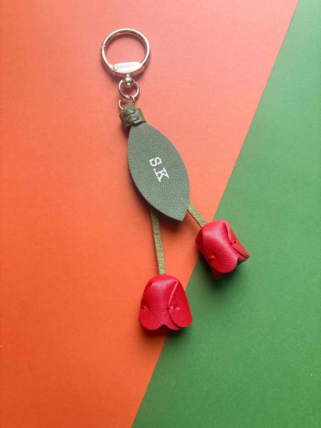 Personalized Tulip Style Vegan Leather Bag Charm – Unique Gift for Women, Teens, and Loved Ones, Stylish Purse & Keychain Accessory