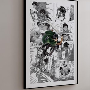 Puede incluir: Un póster enmarcado de manga con paneles en blanco y negro que representan escenas de acción y personajes. La figura central lleva una capa verde. La obra de arte se exhibe en una pared blanca.