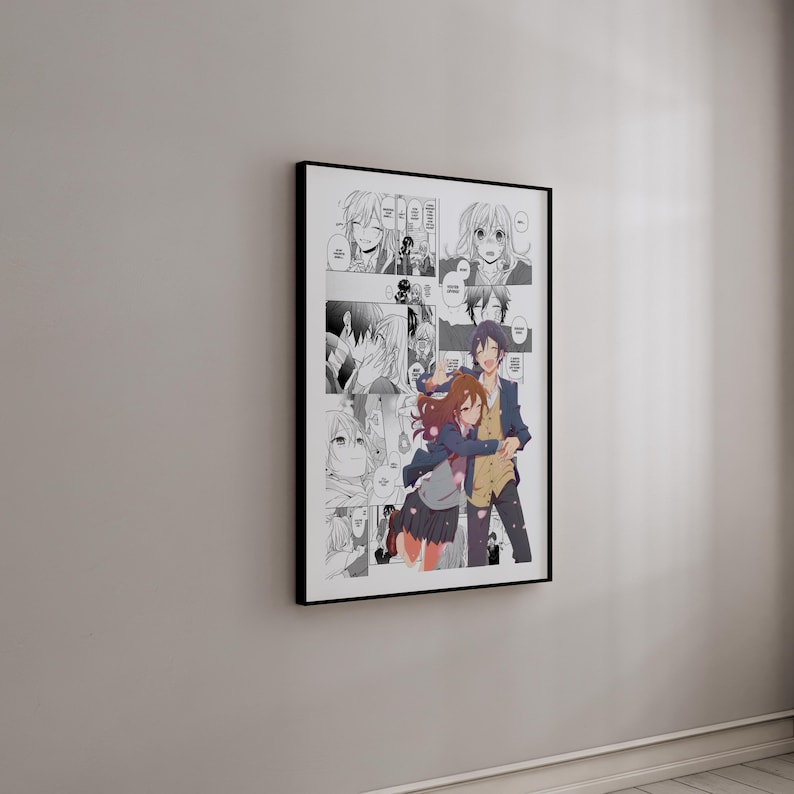 Peut inclure: Une affiche encadr&eacute;e de manga, pr&eacute;sentant un collage de cases en noir et blanc, avec une image centrale d'un couple s'embrassant. Le couple est en couleur, la femme en uniforme scolaire et l'homme en veste bleue.