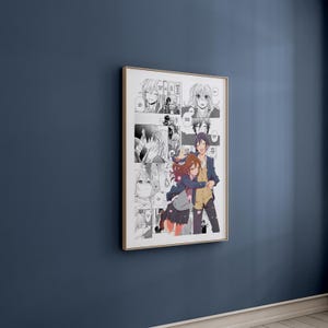 Peut inclure: Impression d'art manga encadr&eacute;e. Elle pr&eacute;sente un collage de cases en noir, blanc et nuances de gris. Le panneau central montre un couple s'embrassant, l'homme en veste bleue et la femme en uniforme scolaire.