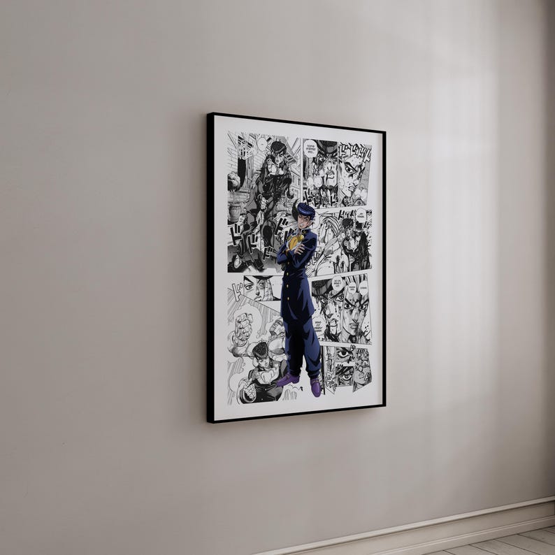 Puede incluir: Un p&oacute;ster enmarcado de arte manga que presenta a un personaje con uniforme azul oscuro y zapatos morados, sobre un fondo de paneles de c&oacute;mic en blanco y negro. La obra de arte est&aacute; en un marco negro.