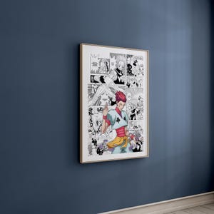 Puede incluir: Impresi&oacute;n art&iacute;stica enmarcada de anime. La obra presenta un personaje con cabello rojo y un atuendo colorido, sobre un fondo de paneles de manga en blanco y negro. La impresi&oacute;n est&aacute; en un marco dorado, montada en una pared azul oscuro.