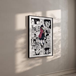 Puede incluir: Una impresi&oacute;n art&iacute;stica enmarcada de manga con paneles de un c&oacute;mic japon&eacute;s. La obra de arte es en blanco y negro con un personaje con un atuendo rojo y negro. La impresi&oacute;n se muestra en una pared blanca.