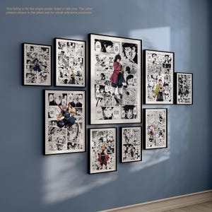 Puede incluir: Una colecci&oacute;n de impresiones art&iacute;sticas de manga enmarcadas en marcos negros, dispuestas sobre una pared azul. Las impresiones presentan paneles de c&oacute;mic en blanco y negro con personajes en varias poses. El texto en la parte superior dice: "Este listado es solo para el p&oacute;ster &uacute;nico indicado en el t&iacute;tulo."