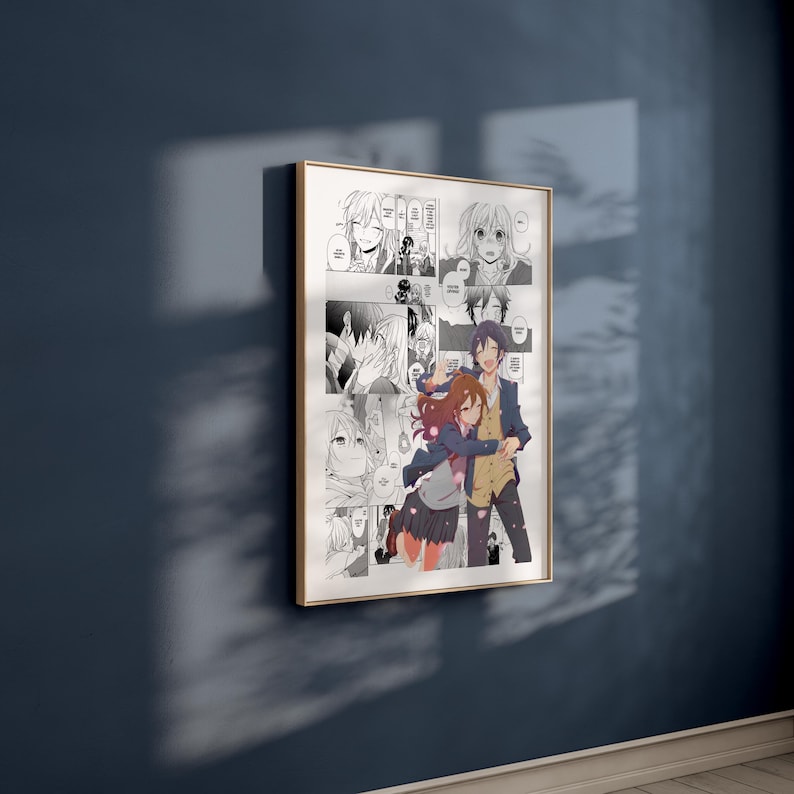 Peut inclure: Impression d'art manga encadr&eacute;e, pr&eacute;sentant des illustrations en noir et blanc et une image en couleur d'un couple. Le cadre dor&eacute; est accroch&eacute; &agrave; un mur bleu fonc&eacute;. Th&egrave;me romantique.