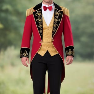 Giacca da domatore in lana rossa: uniforme con trecce dorate