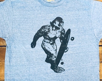 Skatin' Sasquatch Big Foot T-Shirt Made in USA Cal 240 Vintage Skateboard