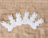 BEREIT, Schiff handgemachte Papier Geschenkanhänger-lassen Sie es Schneemänner-Set von 6, Hand gedrückt-Junk-Mail-Papier, Upcycled Eco Friendly saisonale Versorgung
