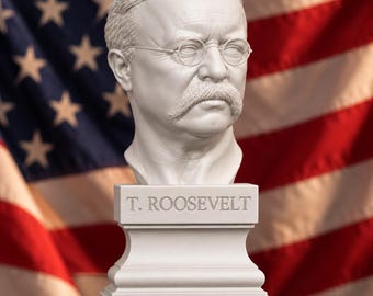 Weiße Büste von Theodore Roosevelt – 26. Präsident der Vereinigten Staaten – Amerikanische Geschichte – Historische Statue