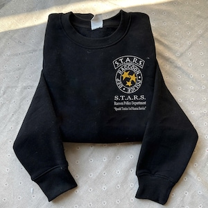 Resident Evil besticktes Sweatshirt, Umbrella Corporation Hoodie, Leon Kennedy Shirt, Horror Spiel Merch, Gamer Geschenk