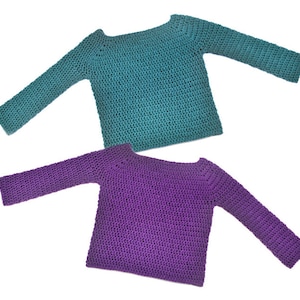 Peut inclure: Deux pulls en crochet, l'un turquoise et l'autre violet, avec un col bateau et des manches longues.