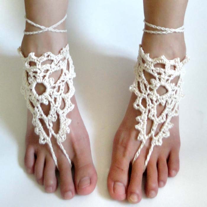 40 Gorgeous Patterns for Barefoot Sandals to Dress Your Feet 7 Lacy Triangle Barefoot Sandals