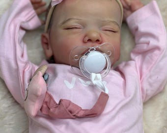 Bebé Reborn Romy con certificado / Reborn Baby Romy with COA – 48/50 cm – Realistic vinyl doll