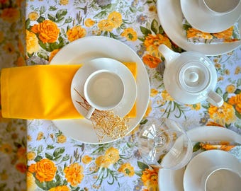 Tovaglia rettangolare color giallo burro con stampa floreale a blocchi, in cotone, ideale come regalo per l'inaugurazione della casa, tovaglia francese o per un matrimonio in stile boho.