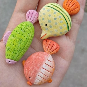 Conjunto de ímãs de peixe de argila: decoração artesanal para o oceano