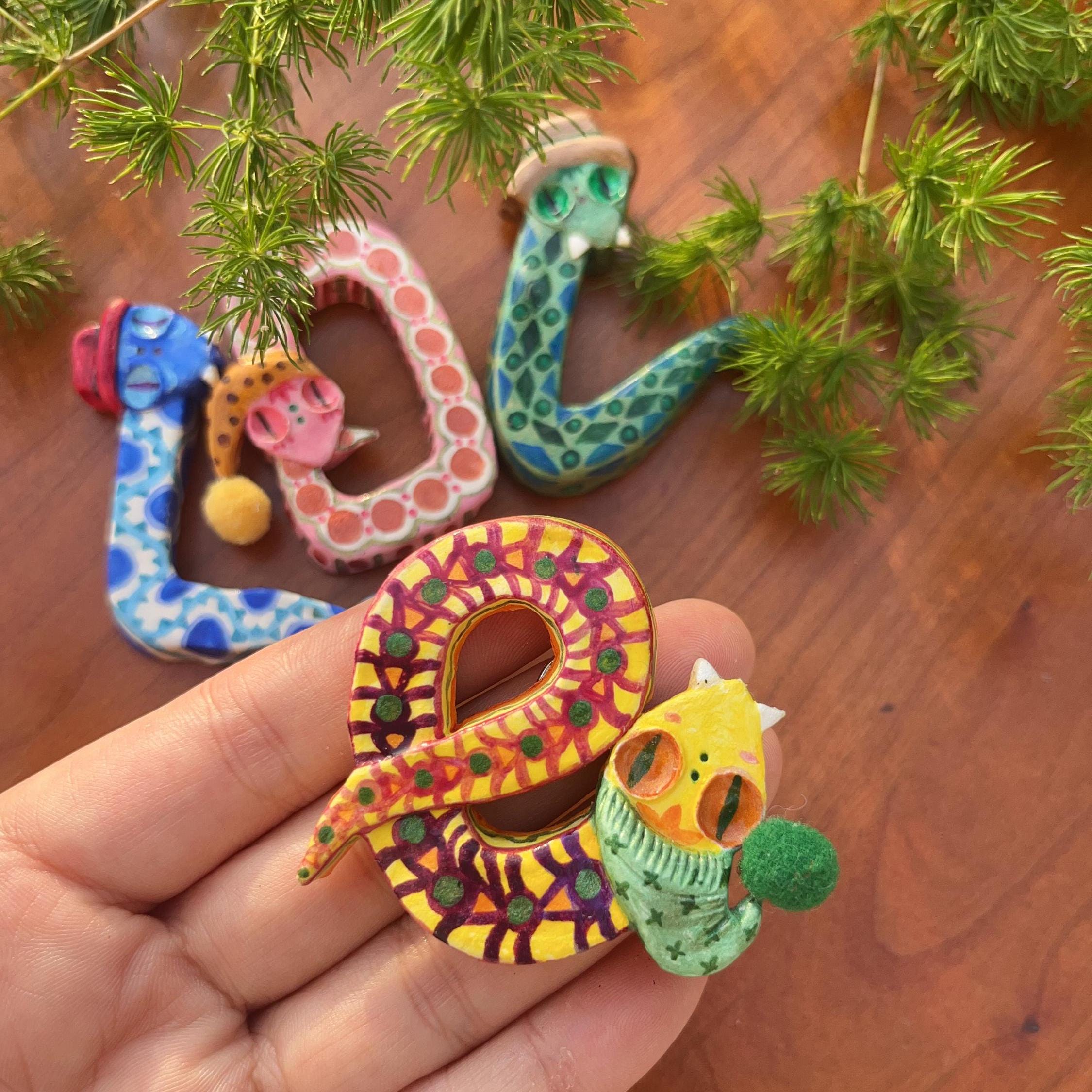 ビパッチ-BEPATCH-　タイダイ系BORN花snakeデザイン 3色セット Handmade Clay Snake Magnet Set: LOVE Whimsical Decor - Etsy