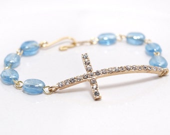 Crystal Cross y brazalete de envoltura azul esmerilado en oro