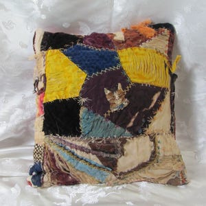 Schöne antike Seide Crazy Quilt Dekokissen Katze Patch // circa 1885 19th Century Hand genäht