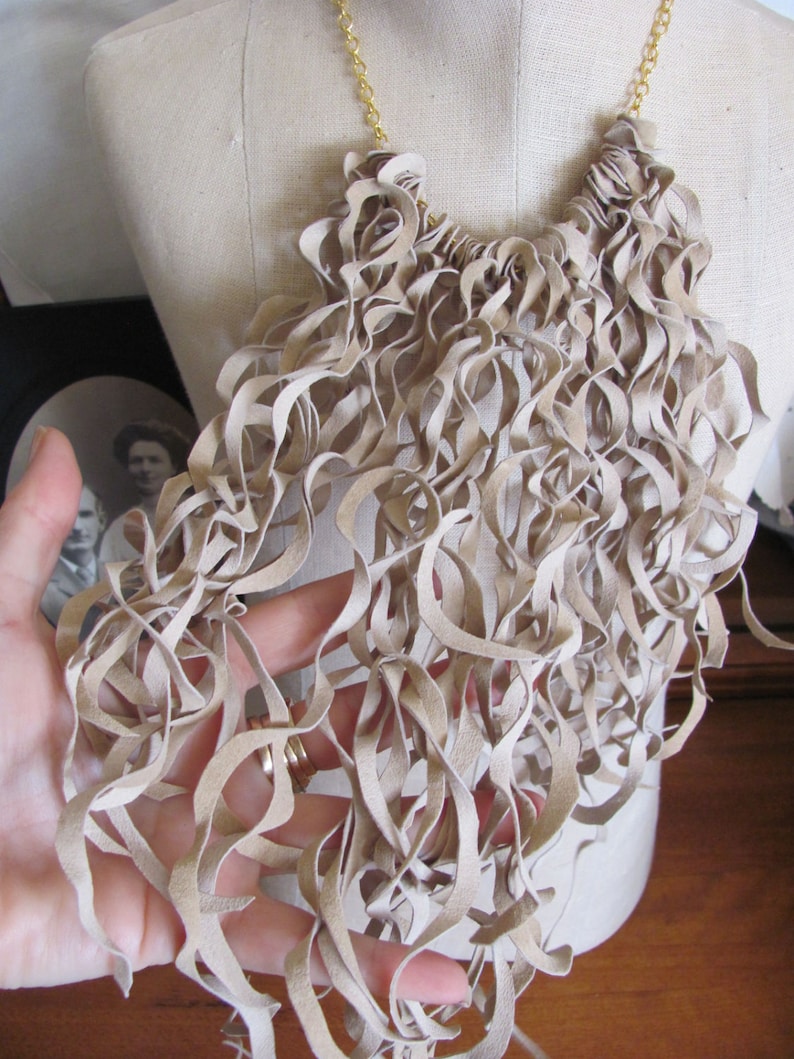 #22 Necklace Beautiful Ivory Soft Suede Leather Curly Fringe Bib Necklace Choker