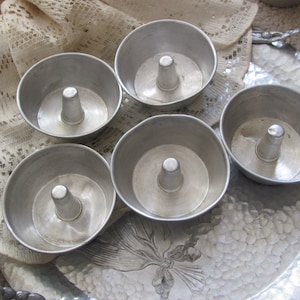 Set of 5 Vintage Aluminum Molds For Jello and Desserts Cooking Gelatine Individual Tins Round Mini Bundt Cake Baking Kitchen