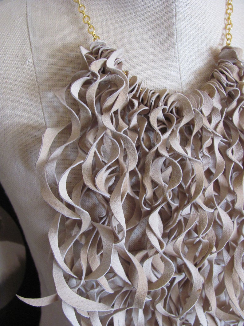 #22 Necklace Beautiful Ivory Soft Suede Leather Curly Fringe Bib Necklace Choker