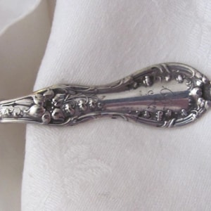 Sleutelhanger Verzilverd Zilverwerk Sleutelhanger Portemonnee Haak Monogram R - Gemaakt van vintage antiek lepelhandvat // Vele andere beschikbaar