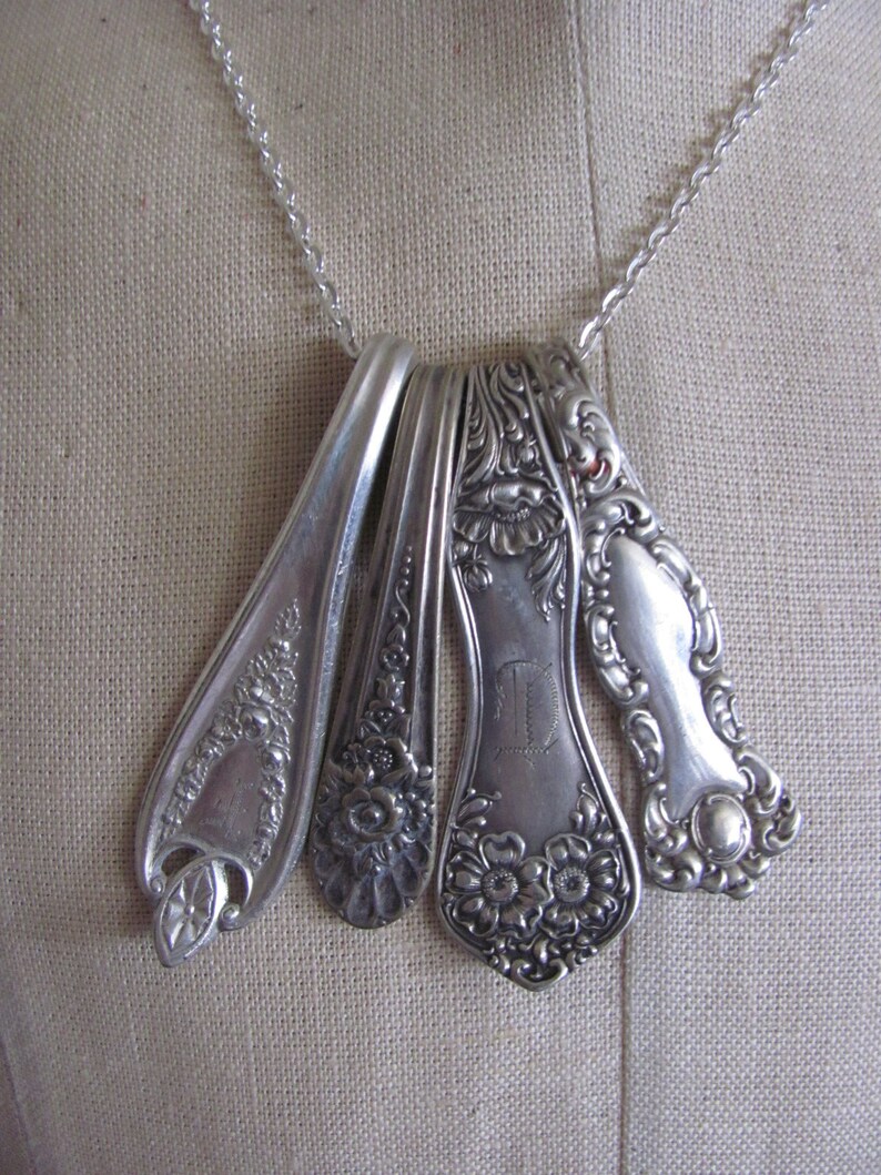 retty Silver Plated Chain With Pendant