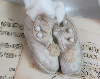 Antieke baby baby schoenen laarzen laarsjes leer wit - 4" lang//vroege eeuw knop omhoog//Victoriaanse tijdperk kleding