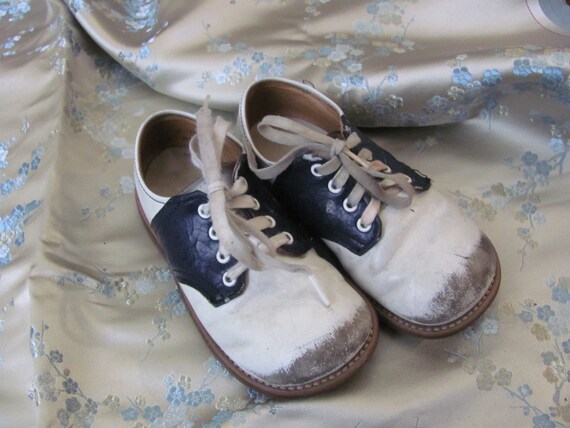 vintage stride rite shoes