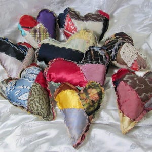 アンティーククレイジーキルト付きハート型ミニ枕、19世紀初期のテキスタイル // ピンクッションノブハンガーホームデコレーション *お好みで*