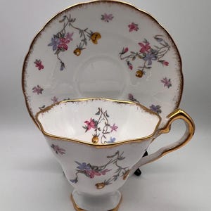 Royal Stafford “Violets – Pompadour” Bone China Teacup & Saucer English Floral Blooms Cottagecore Tea Cup Set Flower Gold Scalloped Rim Edge